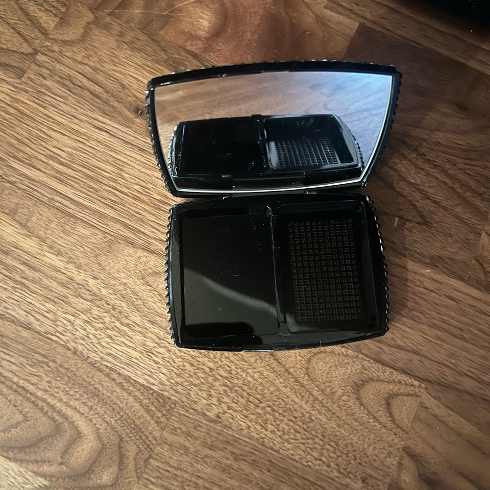 Chanel ULTRA‎ LE TEINT Powder Compact - Picture 9 of 10